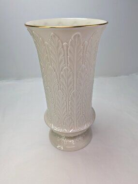 Vintage Lenox Ivory Porcelain Acanthus Leaf Pedestal Vase 24k Gold Trim 9.5”